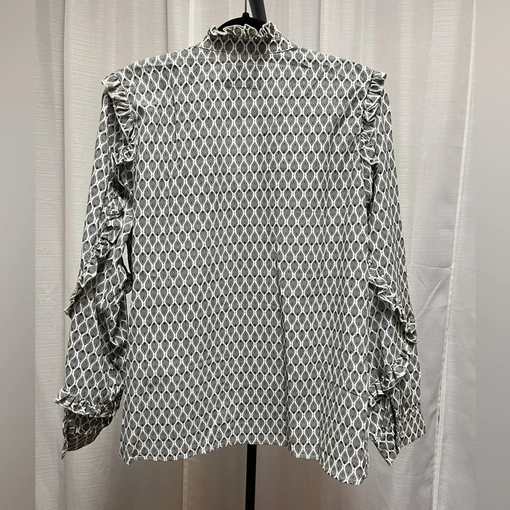 The Shirt by Rochelle Behrens black/grey long-sleeve ruffle button-down top | M